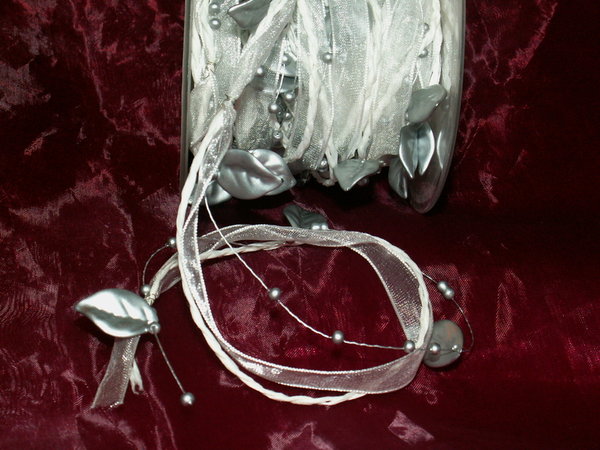 Perlenkette Organza mit Blätter silber