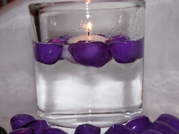 Acrylsteine lila schwimmend